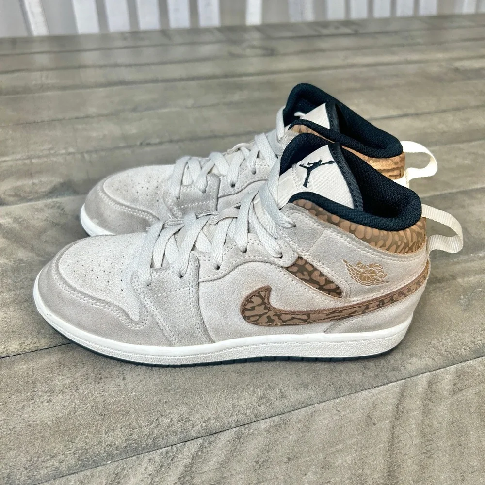 Nike Air Jordan 1 Mid SE Shoes 